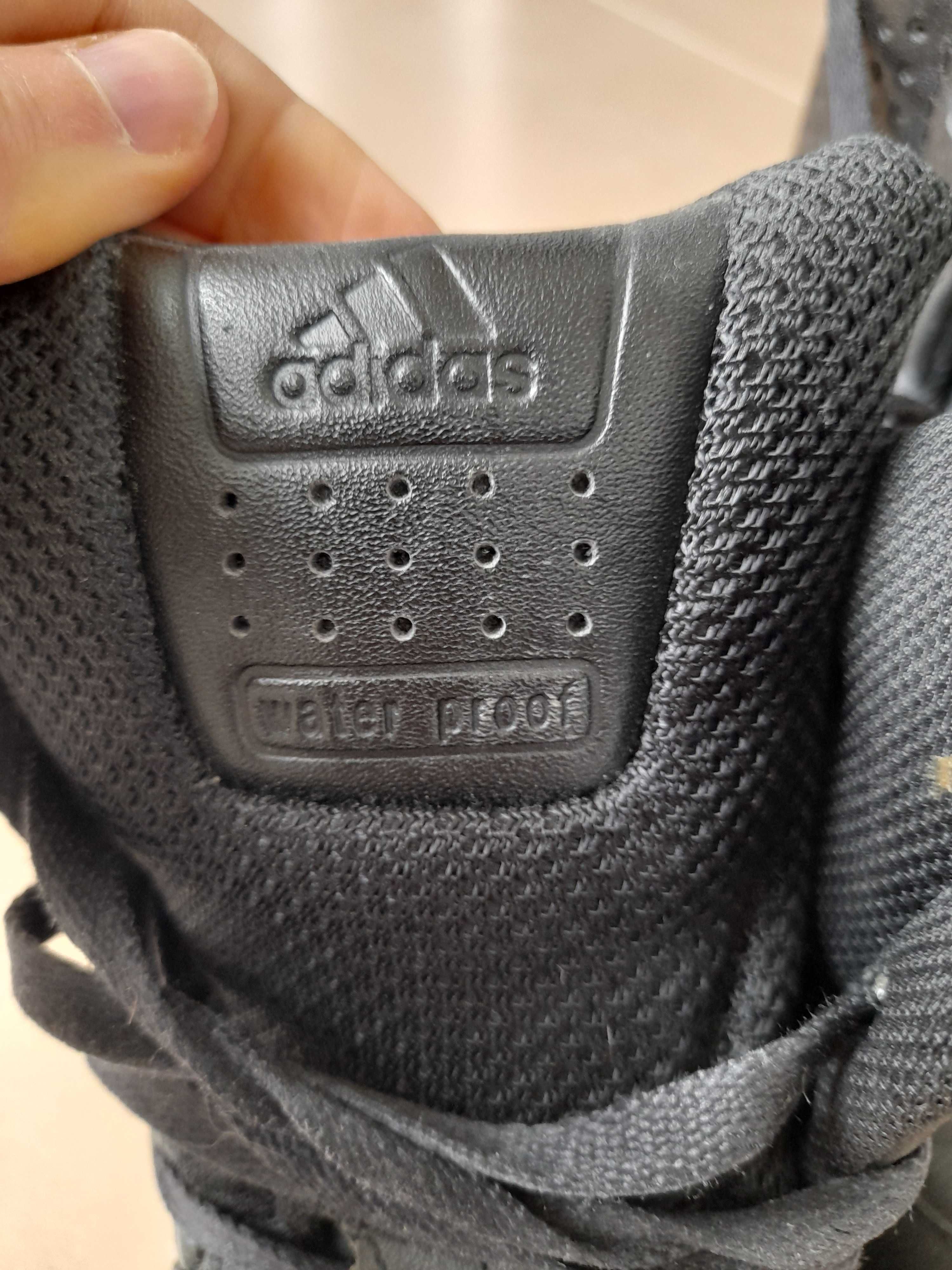 Adidas GSG9.2 waterproof    41 1/3