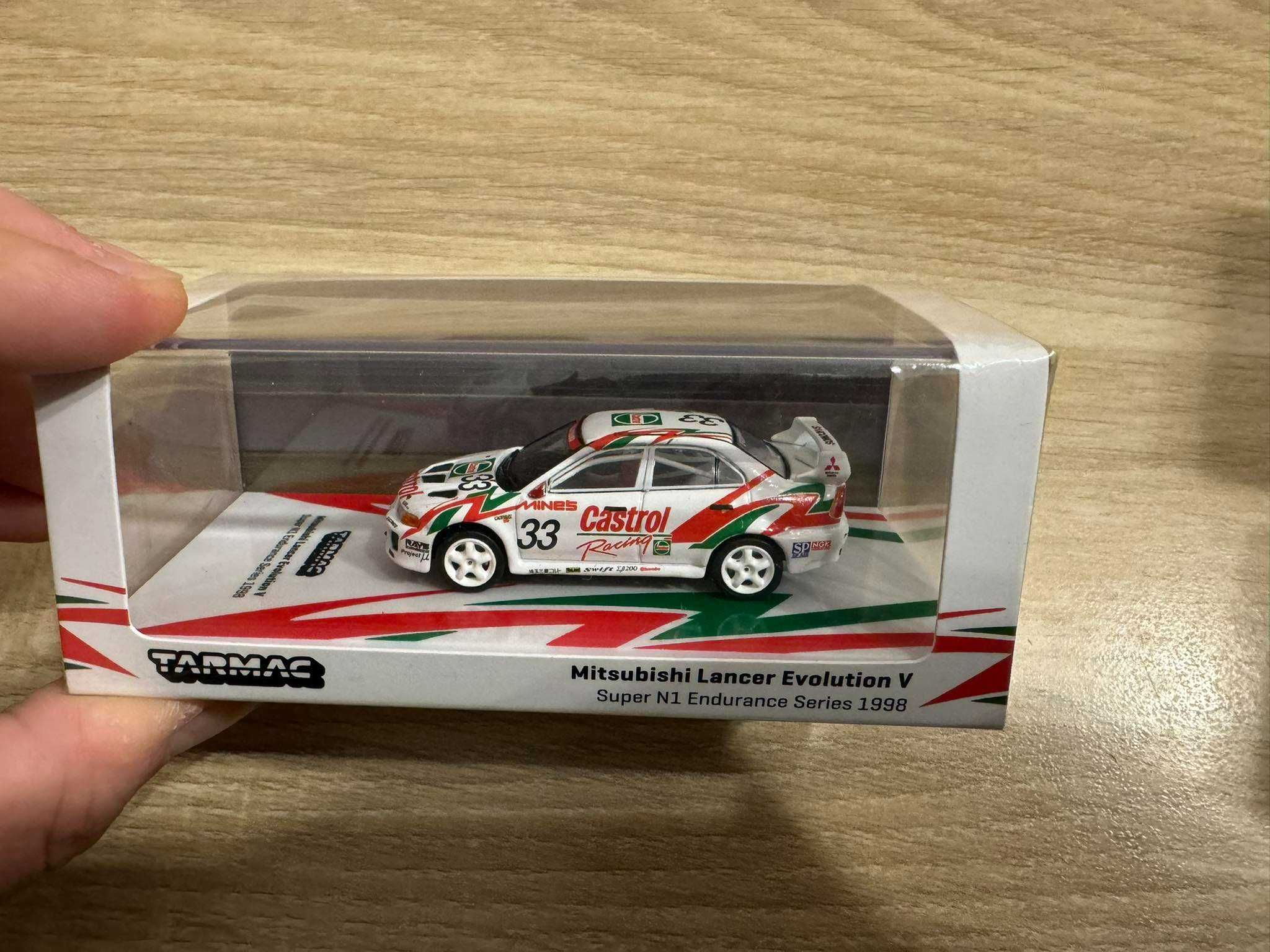 Tarmac Works Mitsubishi Lancer Evolution V model 1:64 Castrol Racing