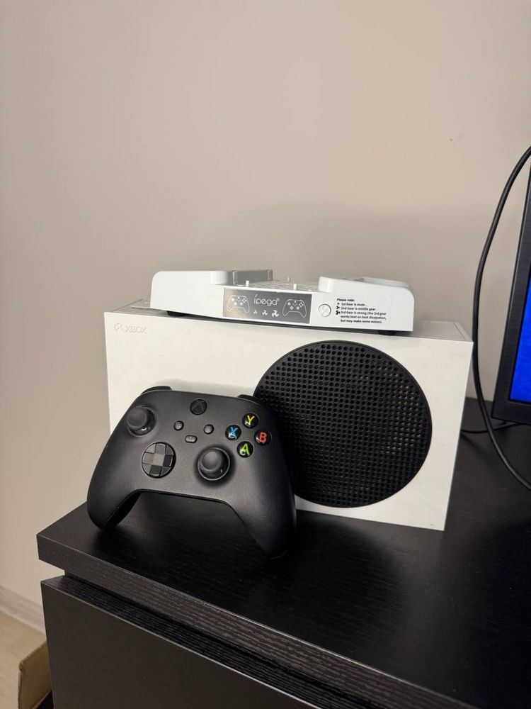 Продам Xbox Series S