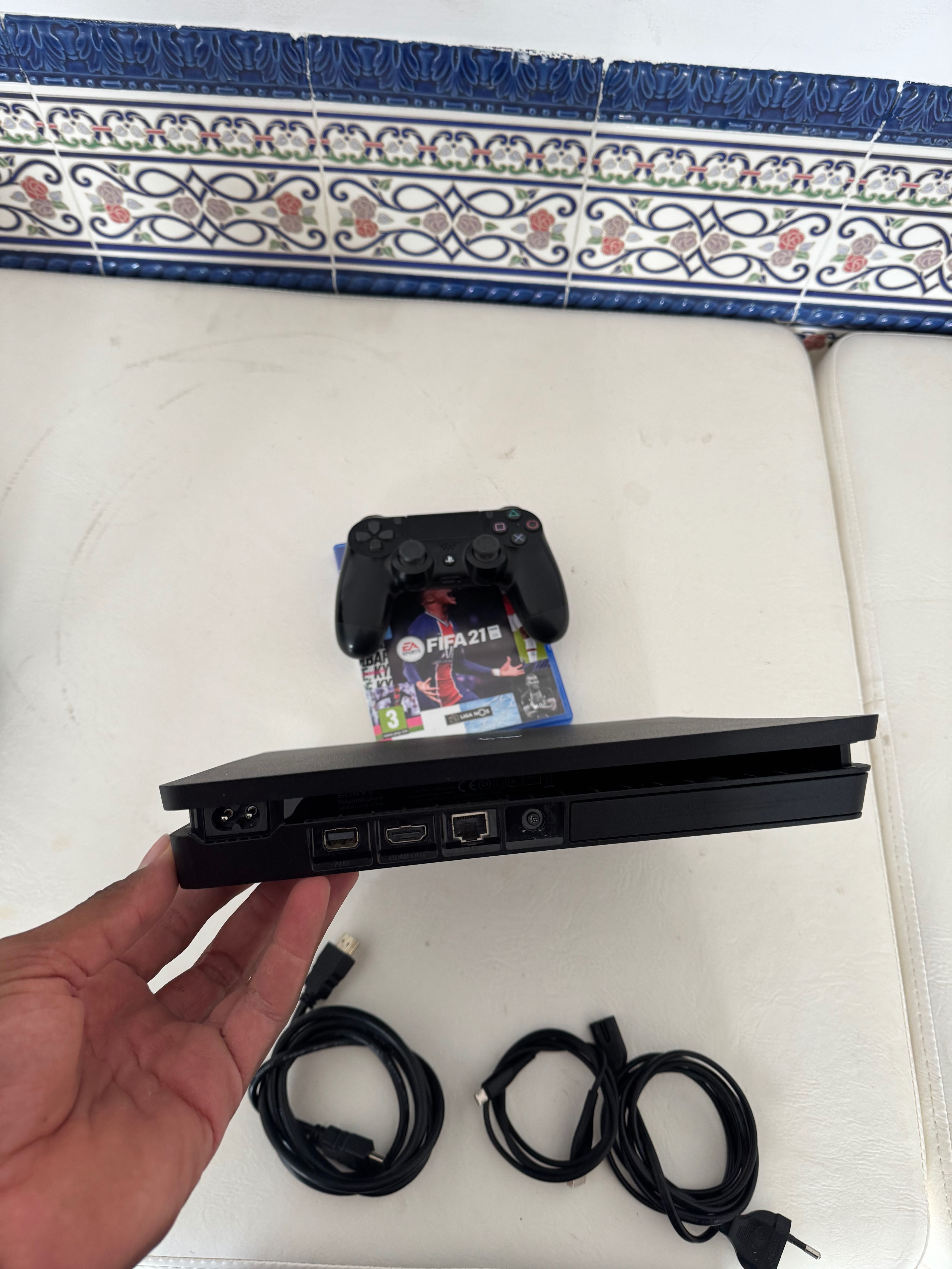 PlayStation 4 com 1 jogo