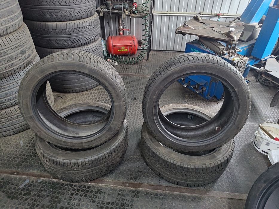 Продам зимнюю резину Michelin 235/45/18