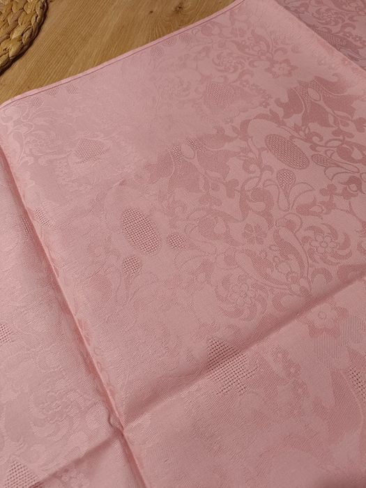 Obrus 140x140 różowy