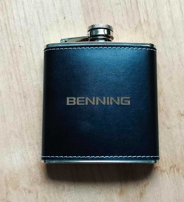 Nowa piersiówka skóra, stal nierdzewna, elegancka, idealna na prezent