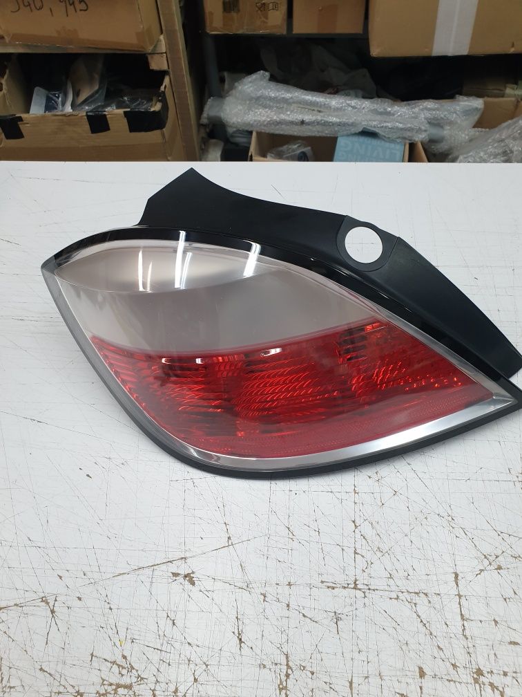 Lampa lewa tylna Opel Astra H Hatchback