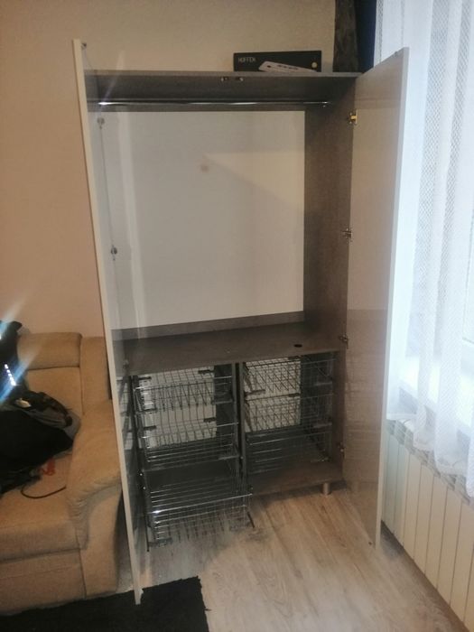 Szafa używana robiona na zamówienie.