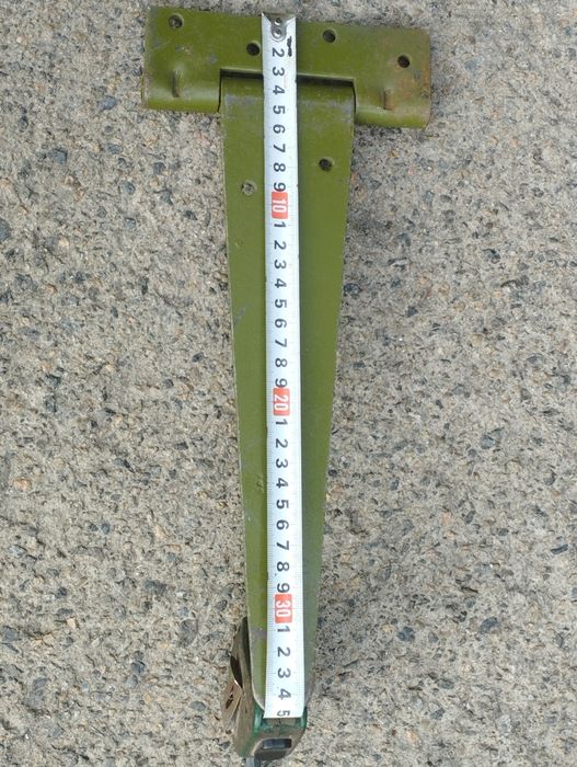 Петлі,завіси залізні на двері.