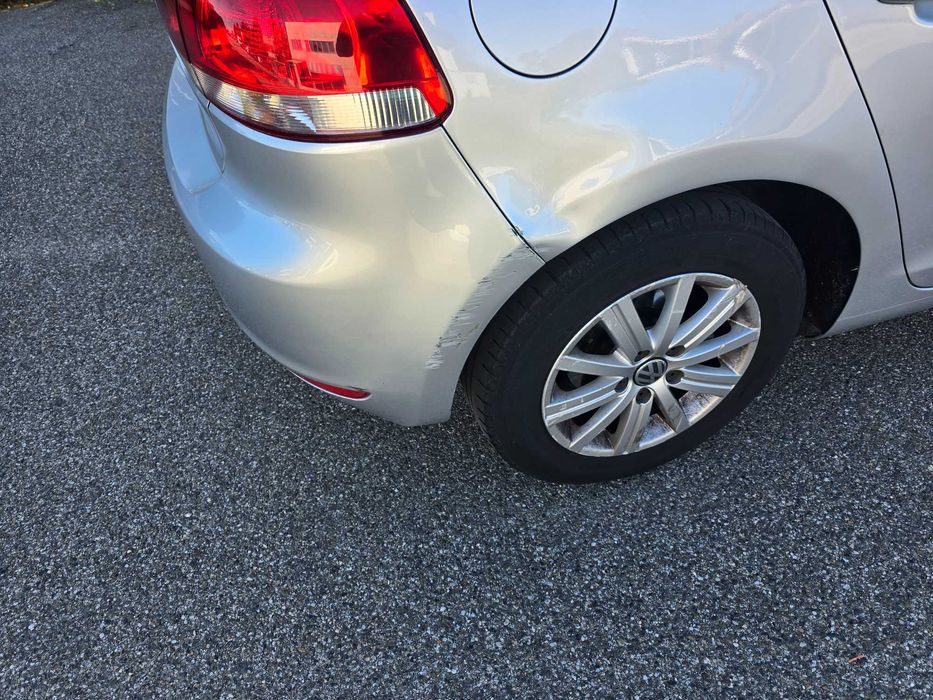 Golf  1.6tdi Posiadam  inne  auta  z włoch całe i uszkodzone