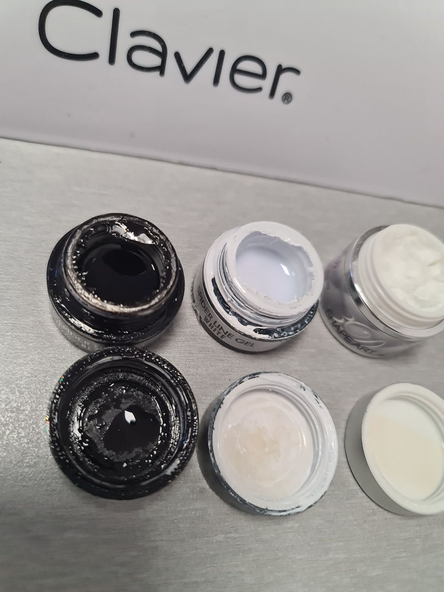 Shape art perfect beauty, spider line gel black White victoria vynn