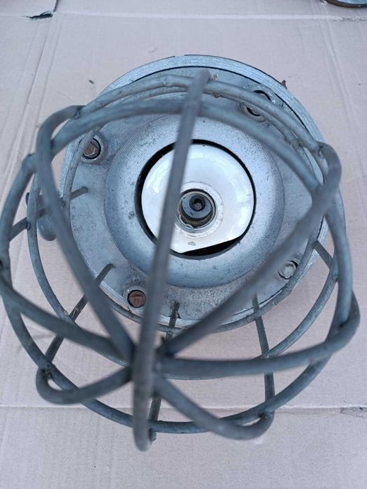 lampa przemysłowa industrialna
