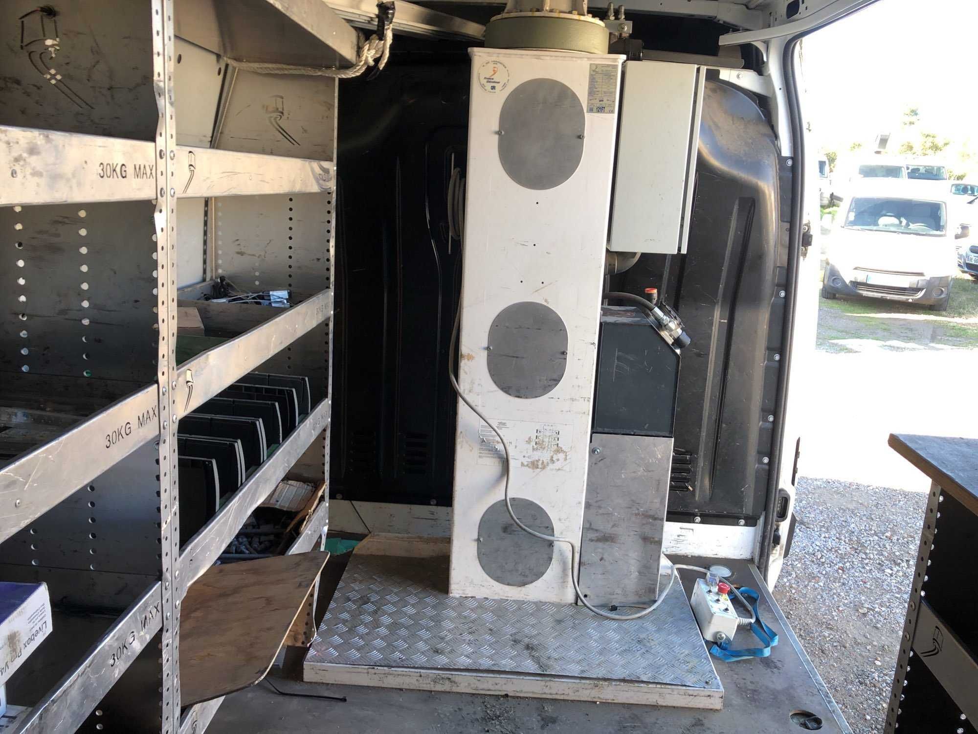 RENAULT MASTER GRUA 14 M. Trabalho Apenas 165.000KM ###OPORTUNIDADE###