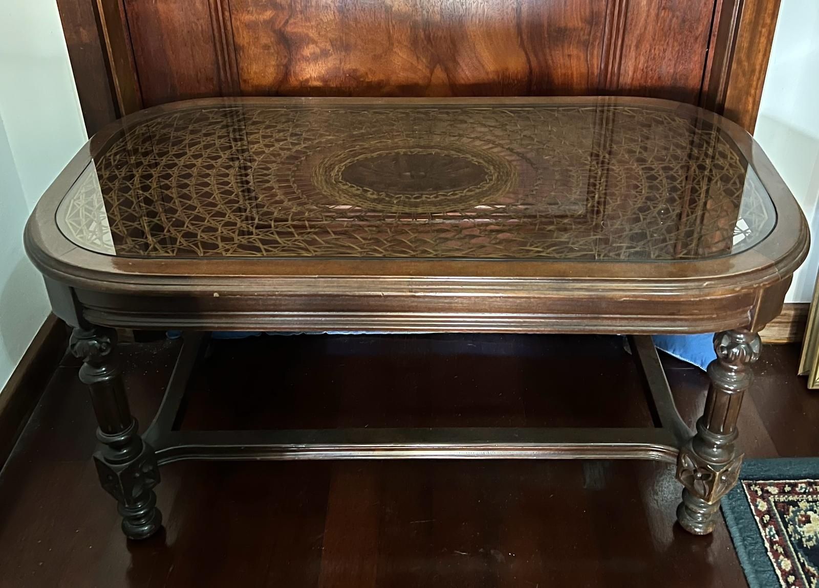 Mesa de sala de palhinha com vidro