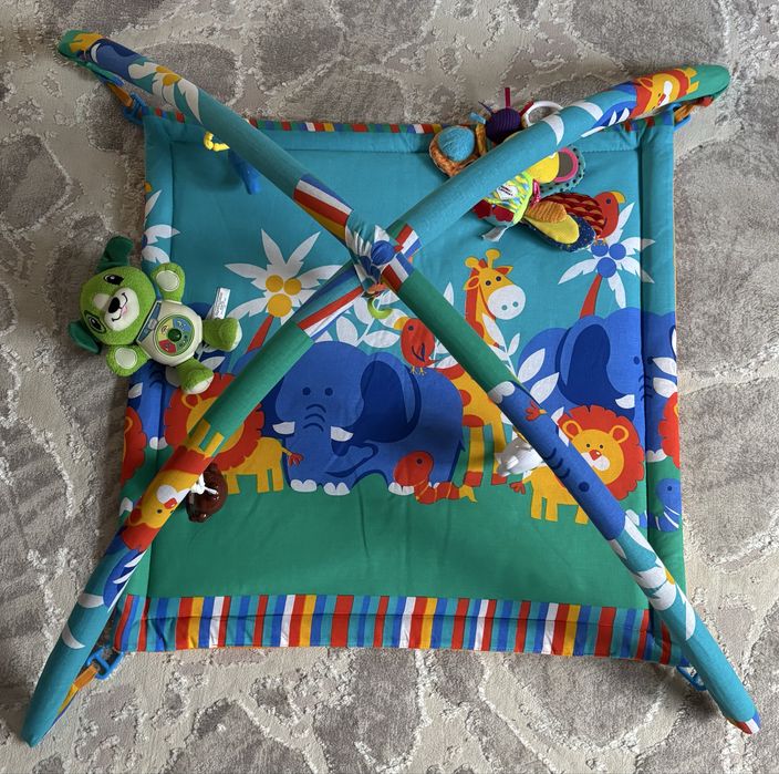 Дитячий розвиваючий килимок із дугами та підвісними іграшками