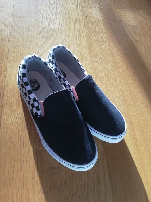 Sapatos slip on NOVOS
