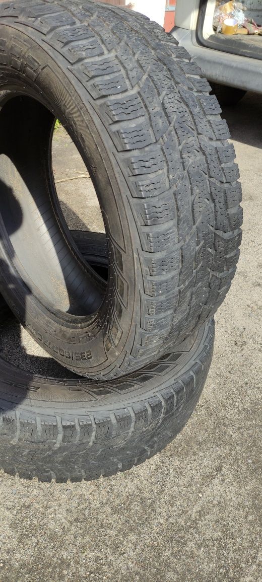 Opony zimowe z 2019r 6mm 235/60/17c Nokian 5N