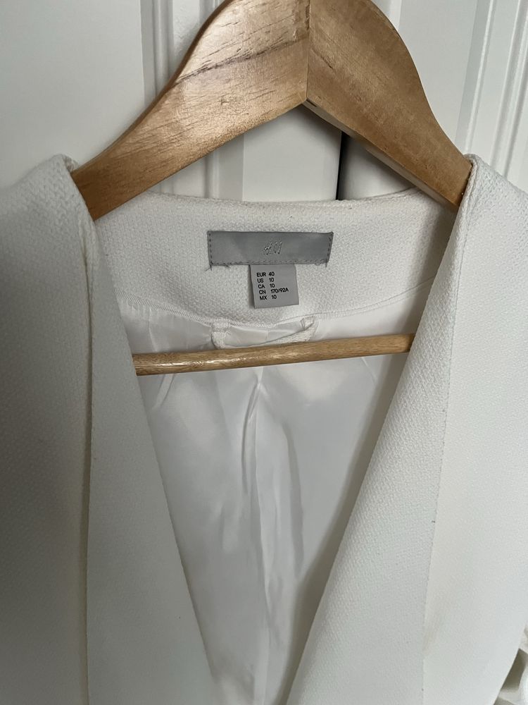 Marynarka krotka taliowana h&m 40 L biala splot strukturalny