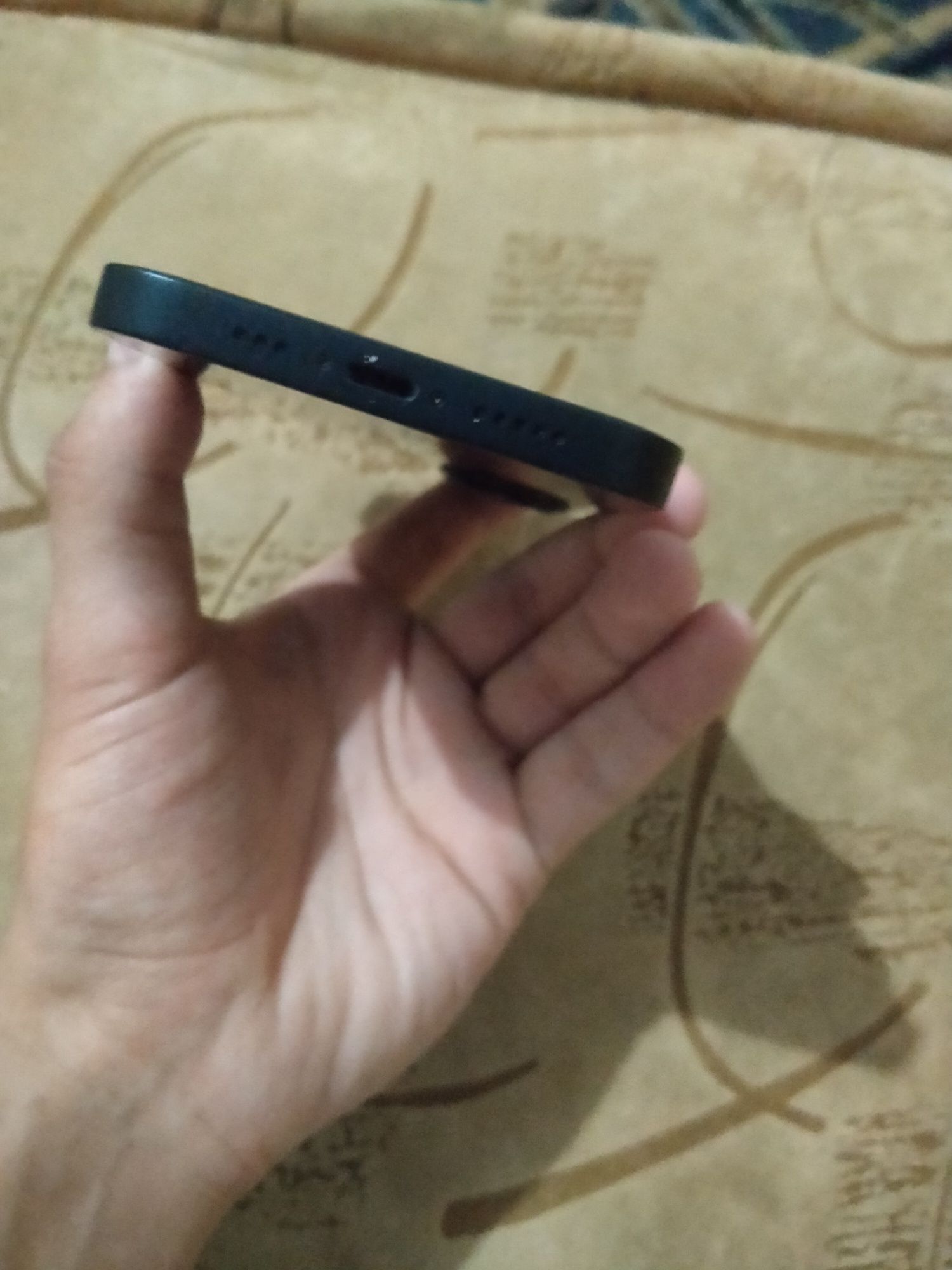 Iphone 13 заблокований iCloud