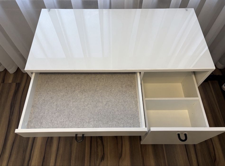 Biała toaletka IKEA