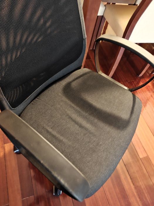 Vendo cadeira de escritório IKEA. Nunca usada.