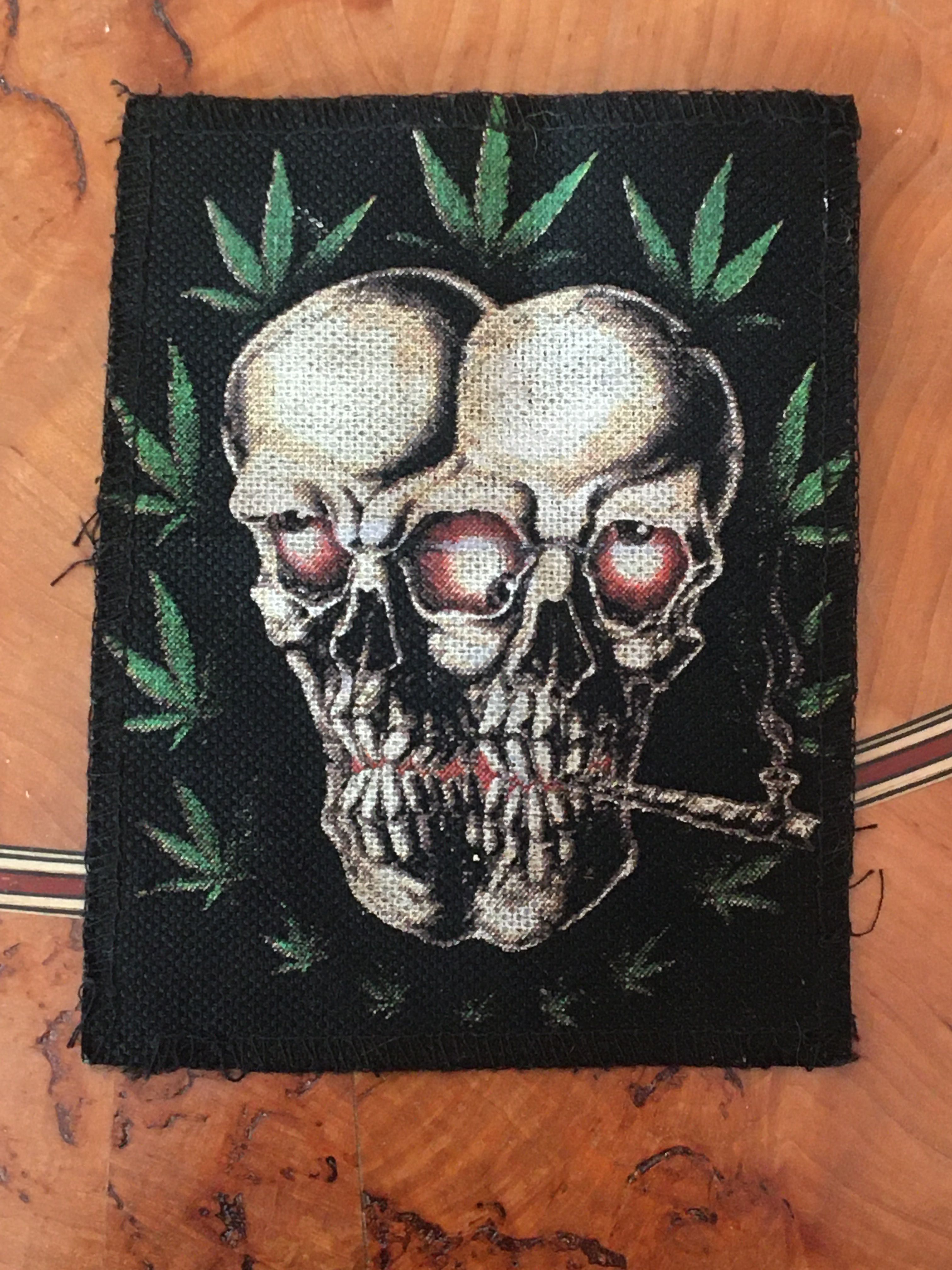 Naszywka, czaszka, cannabis