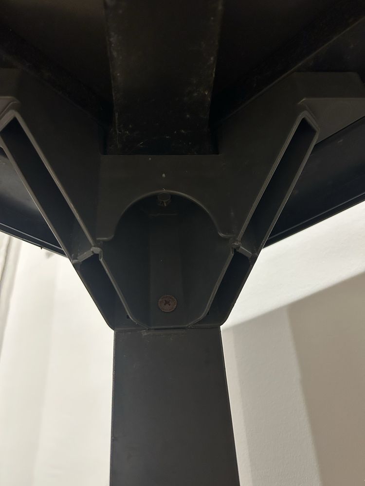 Mesa otima e resistente para seu lazer