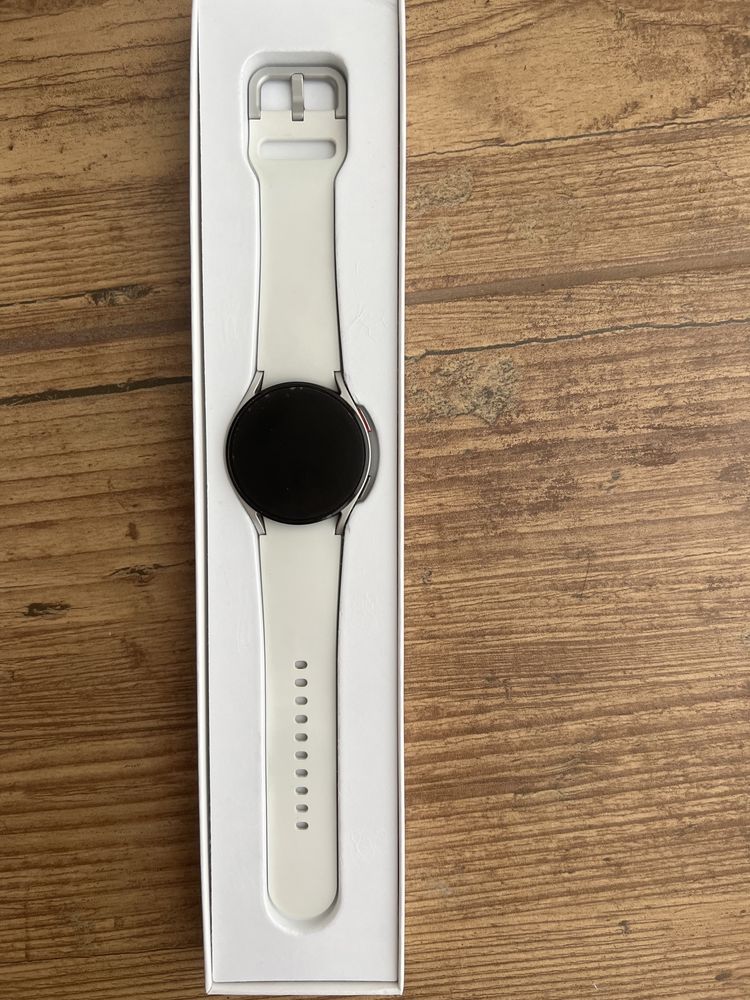 Смарт годиник Samsung Galaxy Watch 4