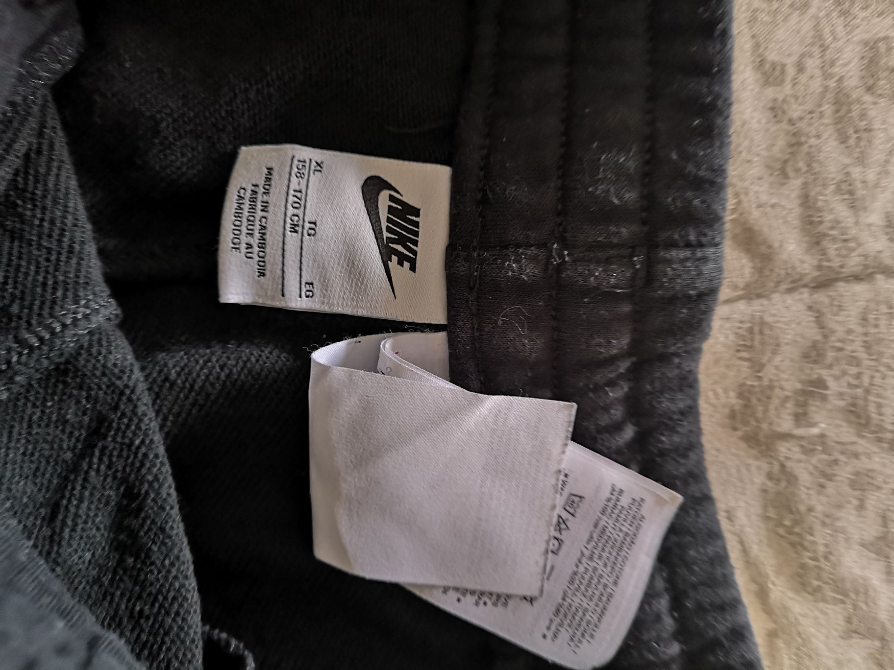 Calças Nike tam XL criança