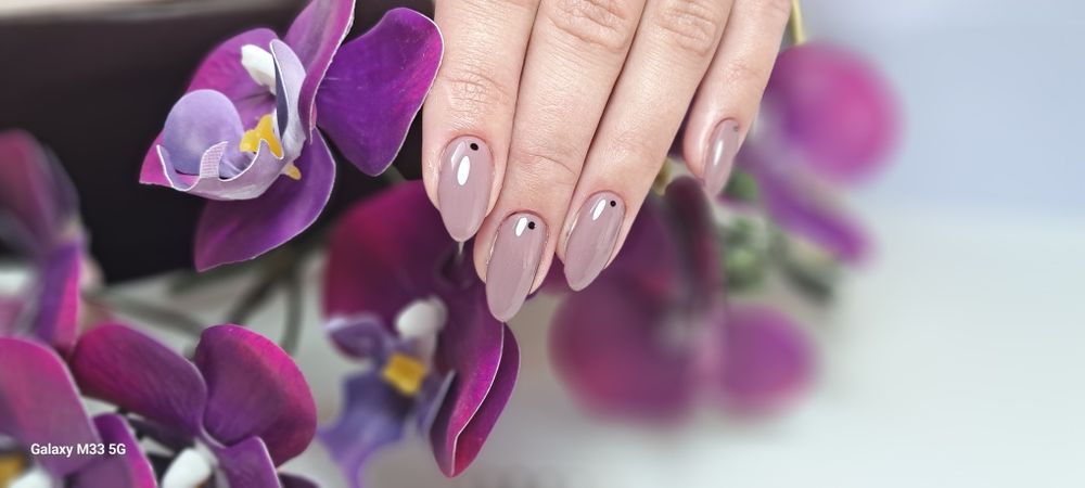 manicure hybrydowy