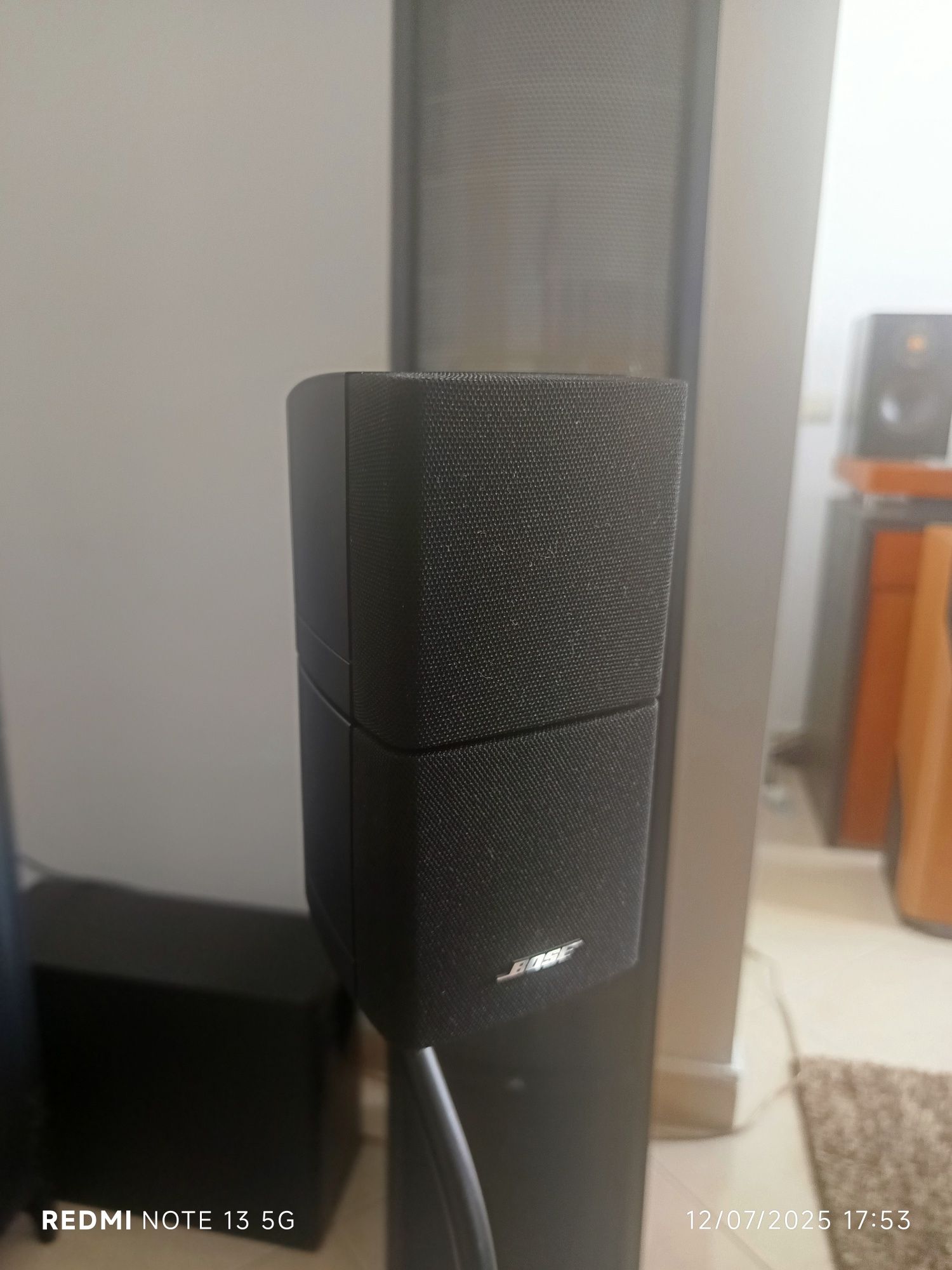 Sistema Bose Acoustimass 5 serie III com suportes
