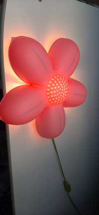 Lampka ścienna kwiatek Ikea do pokoju dziecięcego