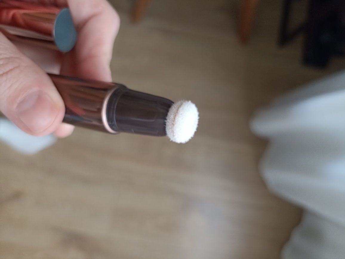 Fluid do konturowania Charlotte Tilbury odcień Medium Fair