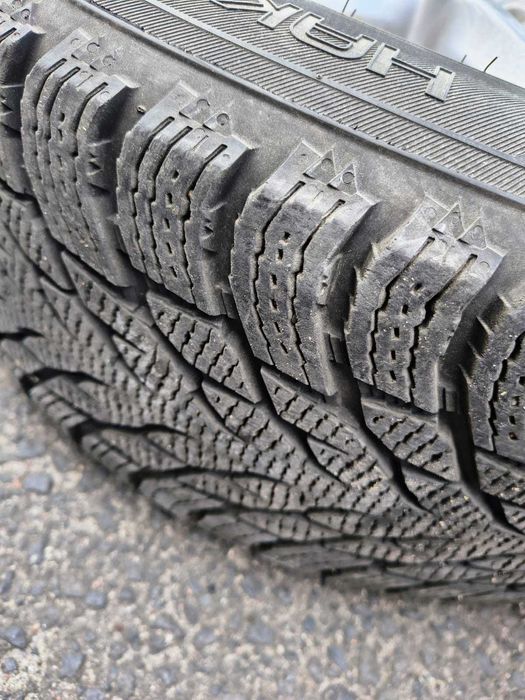 Felgi aluminiowe Volvo XC 60 + opony zimowe Nokian  R3 SUV 265/60 R18
