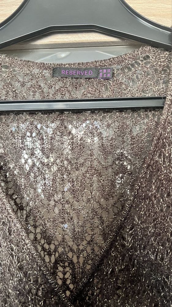 Elegancki szydelkowy sweterek z dekoltem w serek Reserved roz S