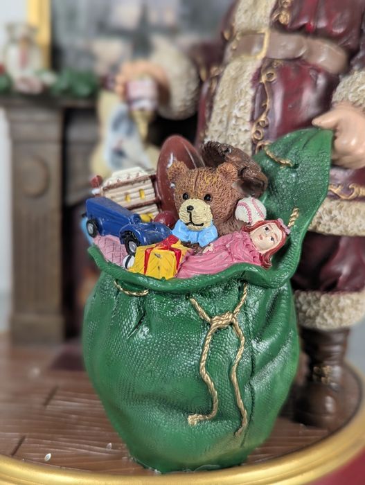 Świąteczna figurka Światło Bożego Narodzenia św Mikołaj Thomas Kinkade