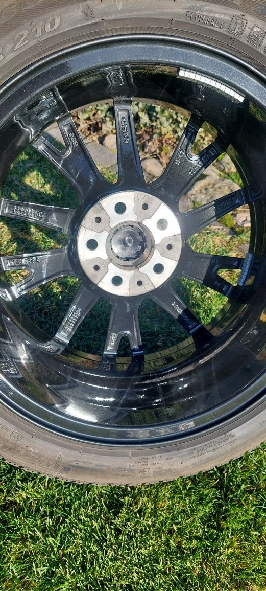 Felgi aluminiowe BMW z oponami Pirelli