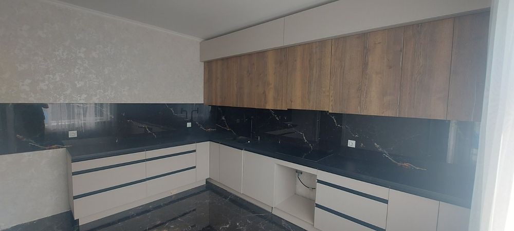 Продам частину нового будинку  на крошні.
