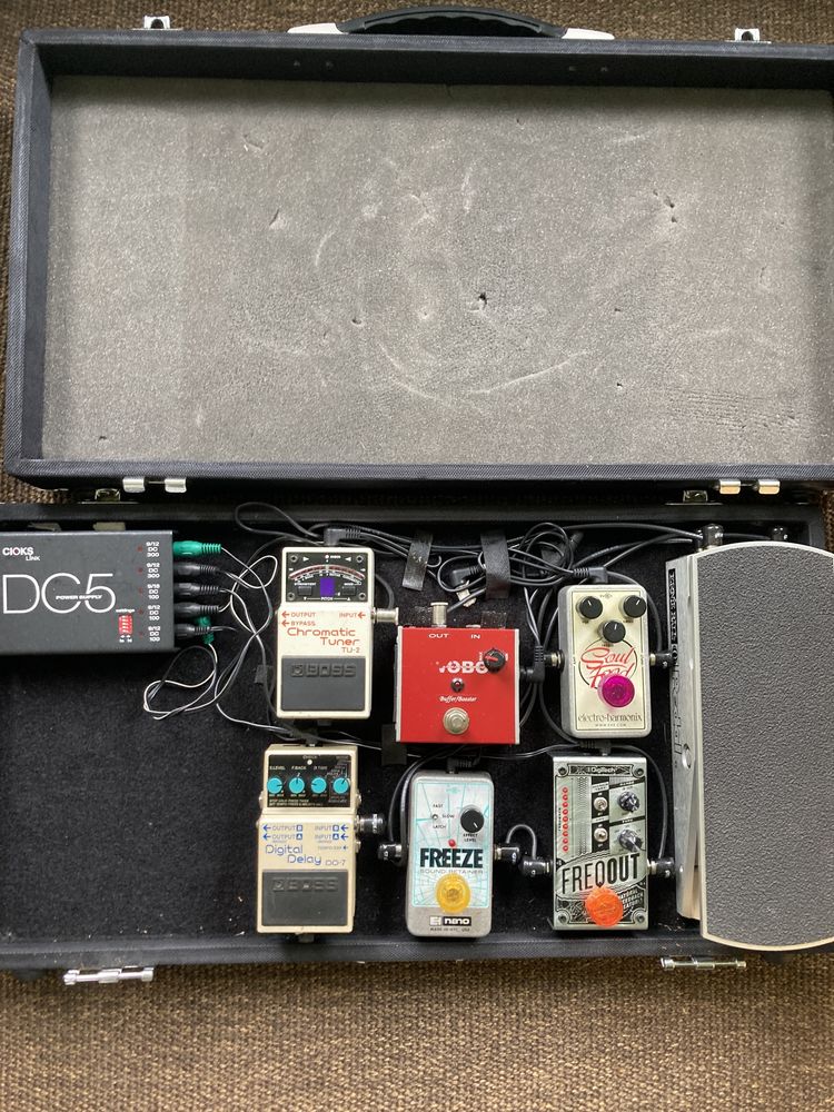 Diago Gigman PB02 Pedal Board + Ernie Ball pedal volume EB6166