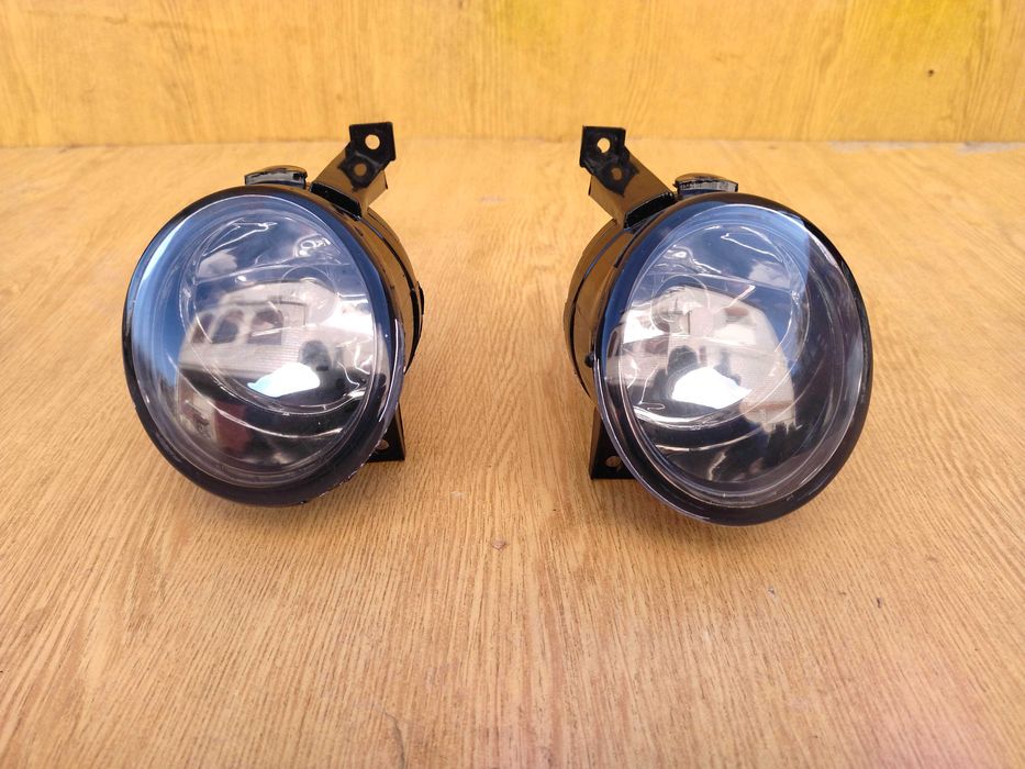 Туманка противотуманка галогенка 04-10 рр решетка в бампер Кадди caddy