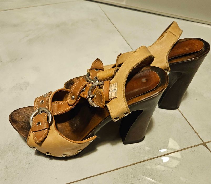 Sandaly na koturnie, lasocki, rozm.38, skórkowe