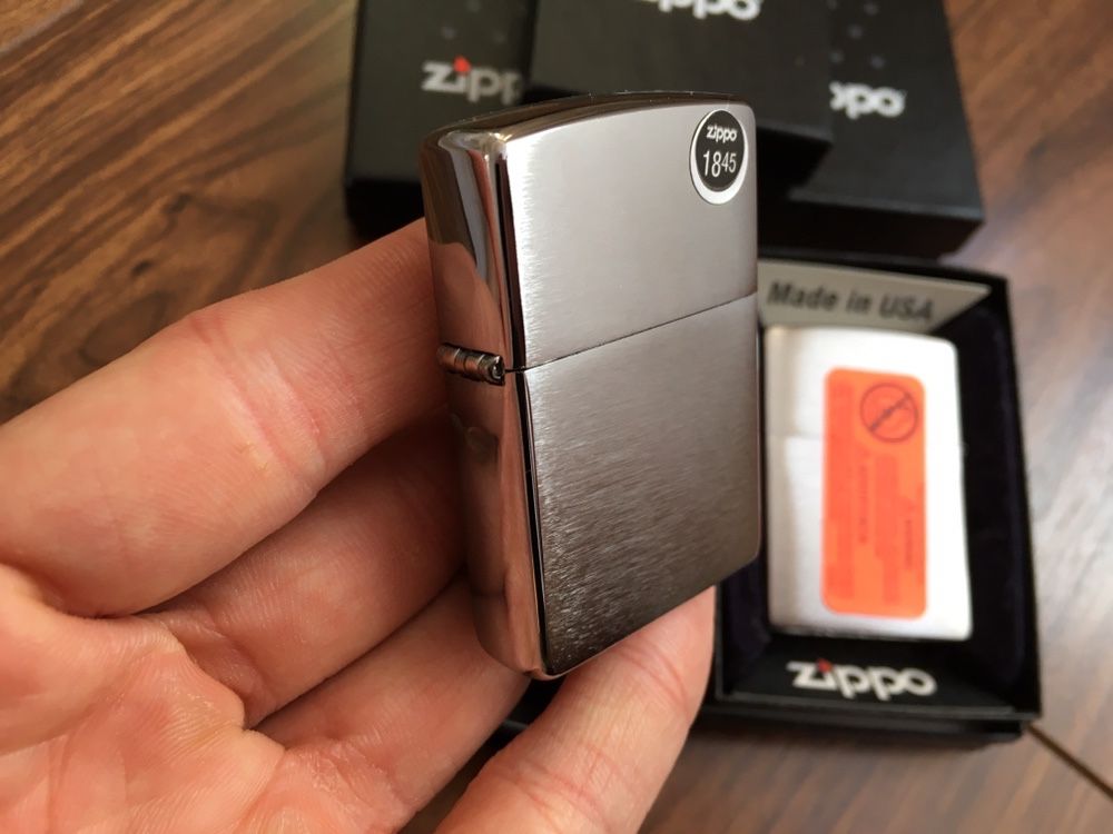 Новые оригинальные зажигалки Zippo Regular Brushed Chrome 200