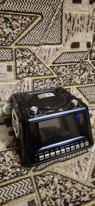 Продам новий радіоприймач с єкраном