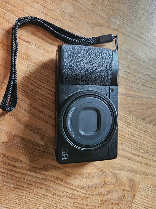 aparat Ricoh GRIII