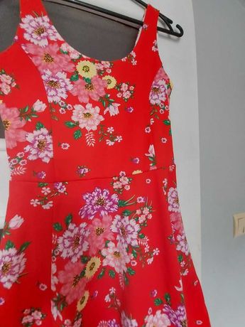 Sukienka w kwiaty na 158-164 cm Nowa