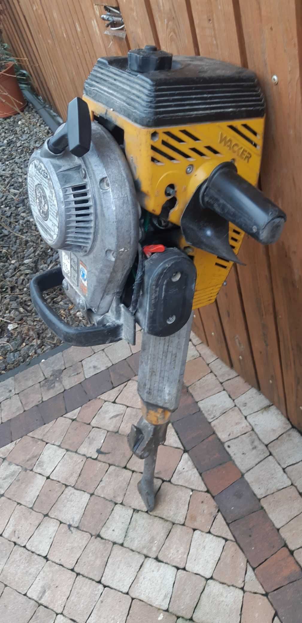 Młot spalinowy Wacker Neuson BH 23