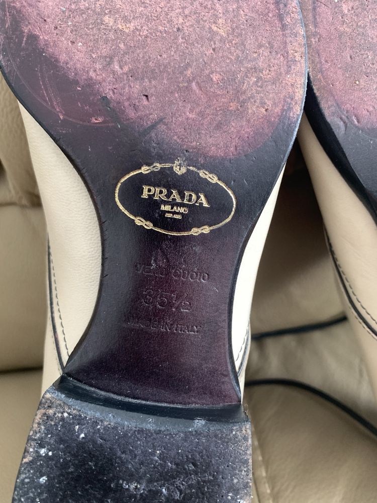 Класичні оксфорди Prada