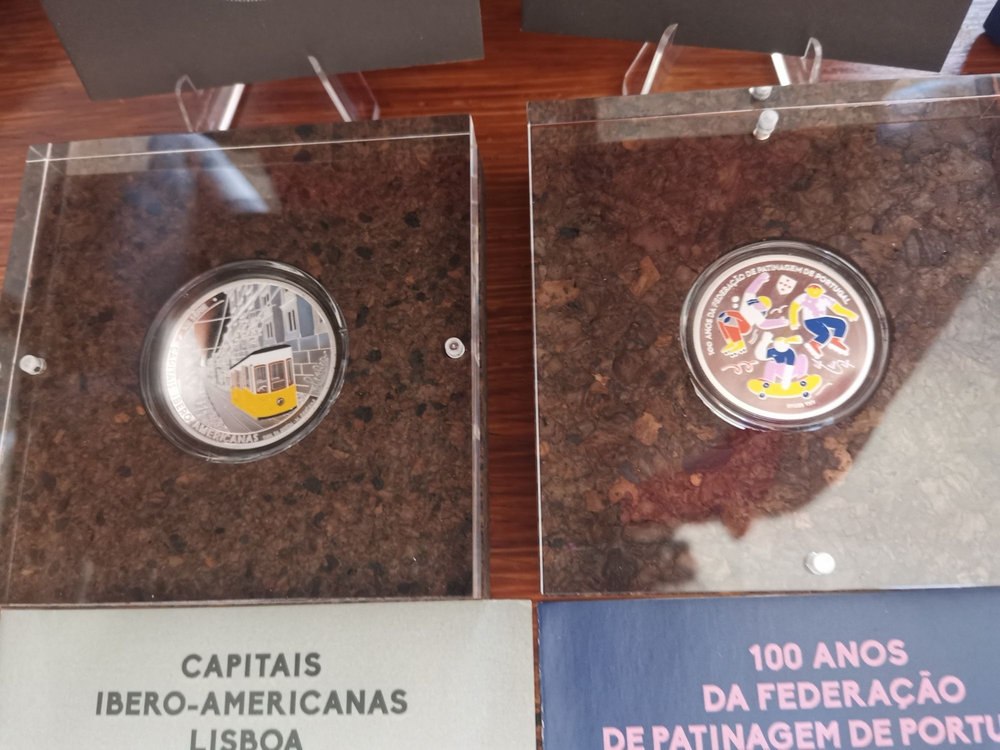 Conjunto 2 moedas Proof comemorativas Elétrico + Patinagem