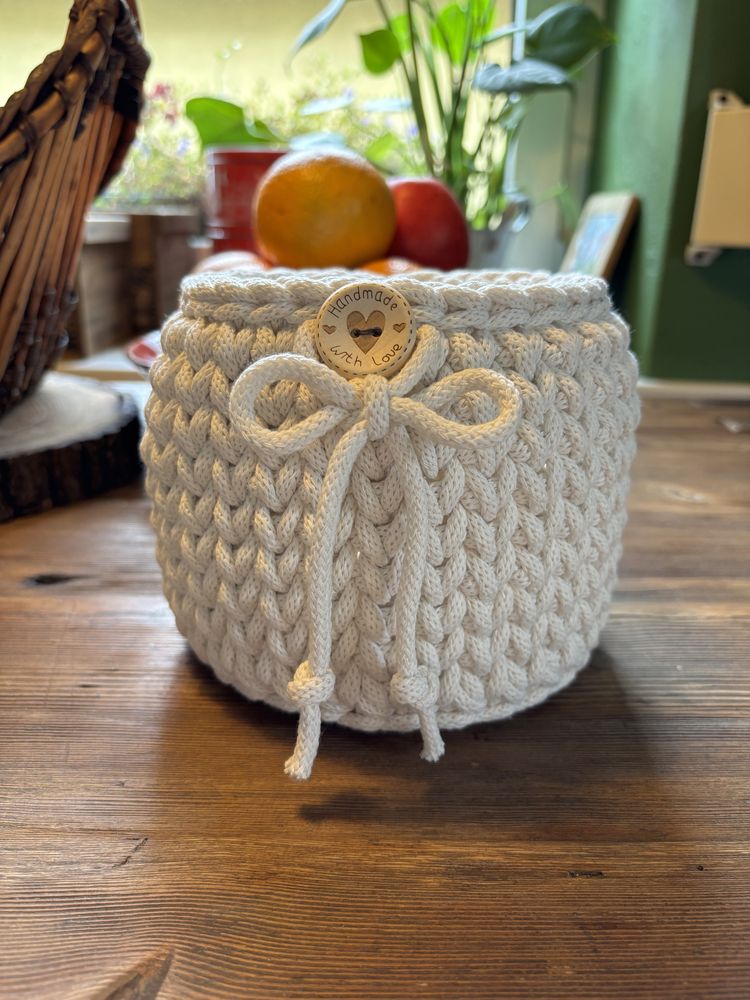 Koszyczek osłonka doniczki handmade ze sznurka - szydełko