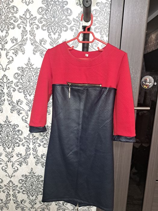 Безкоштовно відам сукню