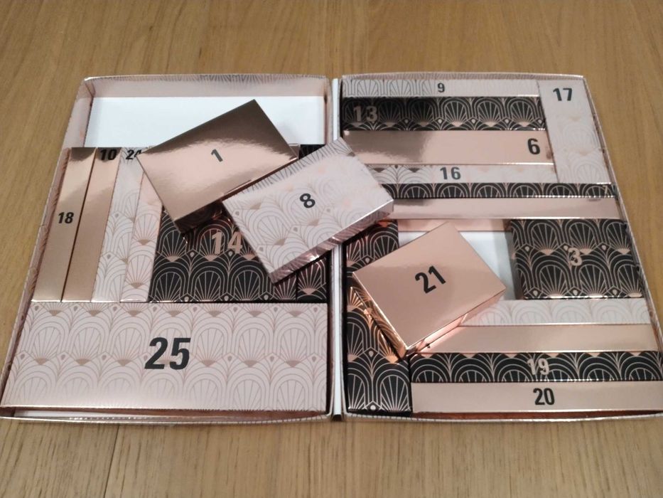 Pudełko po kalendarzu adwentowym Revolution, 25 okienek, DIY