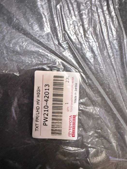 Oryginalne dywaniki Lexus LS RX ES IS Toyota Yaris RAV4 ProAce Corolla