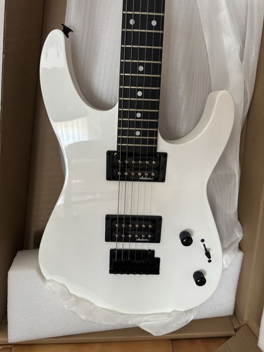 Guitarra Elétrica Jackson Nova, apenas 5h de uso!